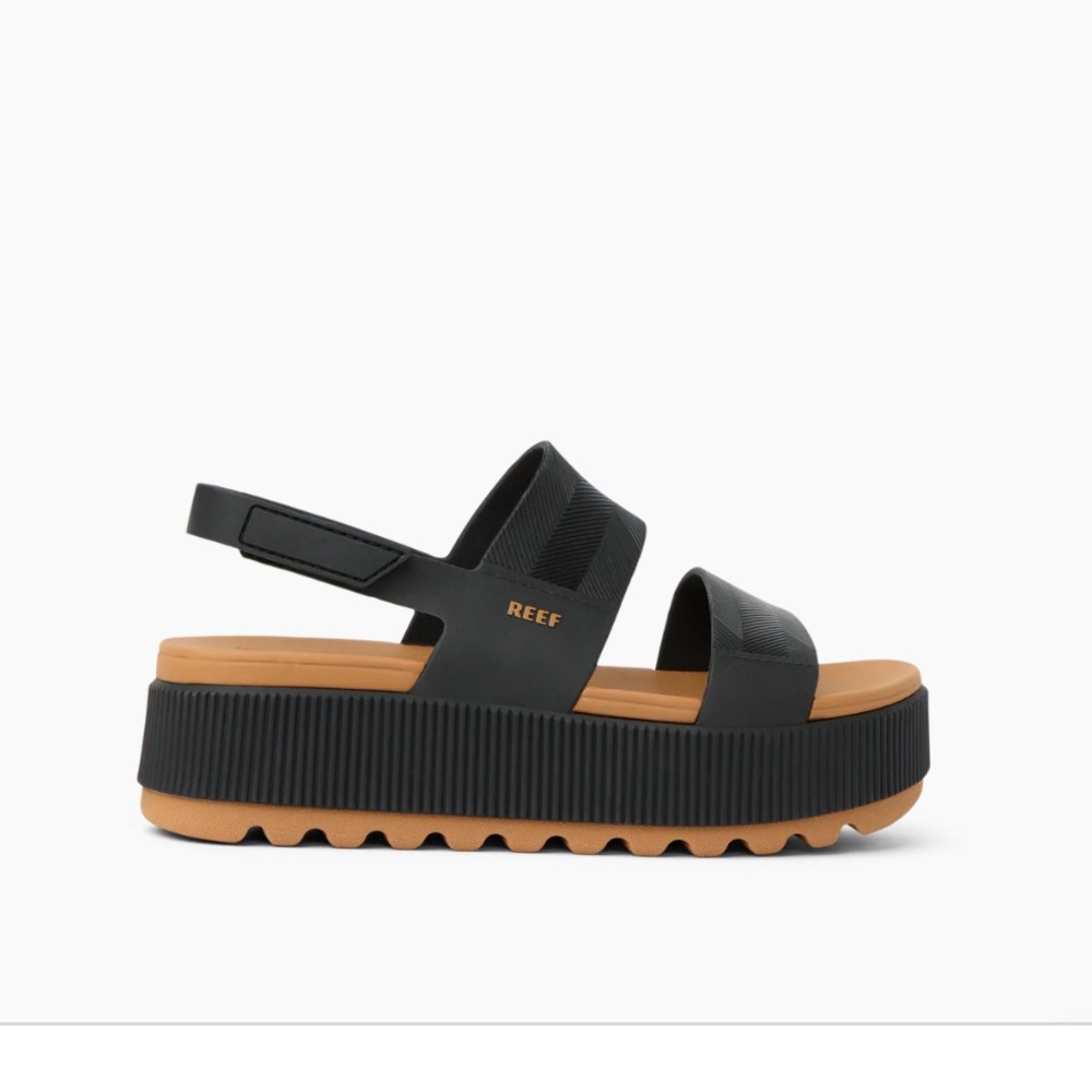 NWT - Women’s Reef Water Vista Higher Sandal - Size 7